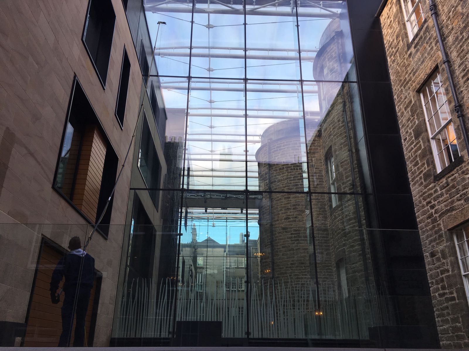 5 Tips For Choosing a Service for Window Cleaning in Edinburgh SPM