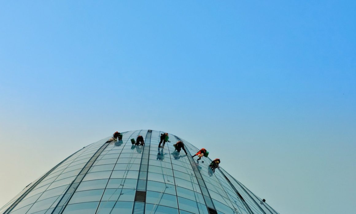 Differences Between a Window Cleaning Company and a Solo Window Cleaner